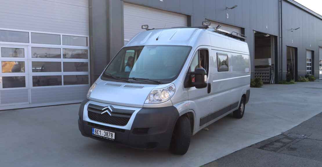 Přestavba dodávky na obytný vůz pro Moniku Leovou