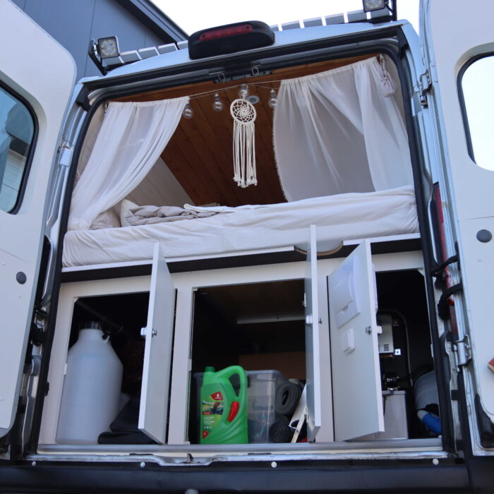 Přestavba-dodávky-na-obytný-vůz-pro-moniku-leovou-6_optimized